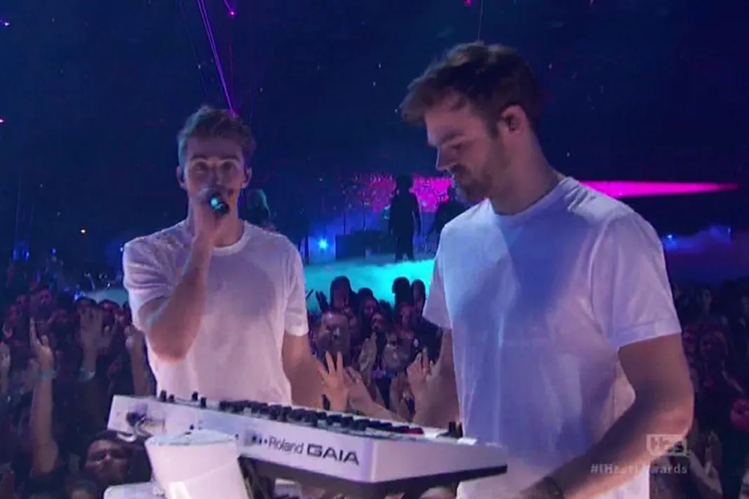 tbs_iheartradio_thechainsmokers_030617_1275x850