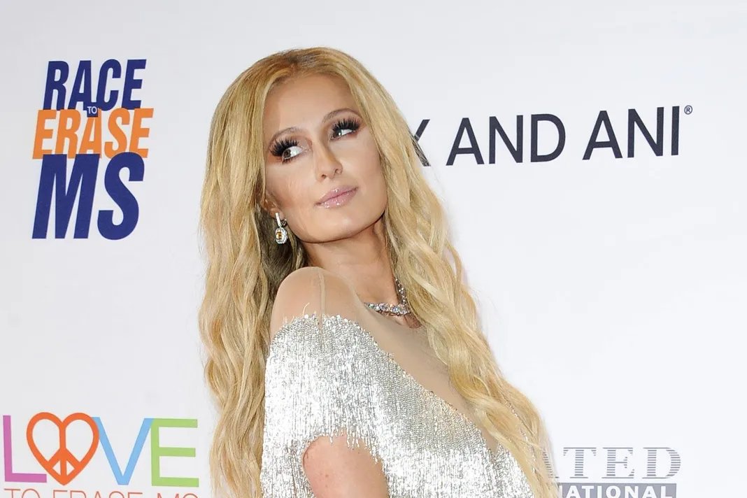 Disturbing Prank Convinced Paris Hilton She Was Going to Die in a Plane Crash pics photo Disturbing Prank Convinced Paris Hilton She Was Going to Die in a Plane Crash