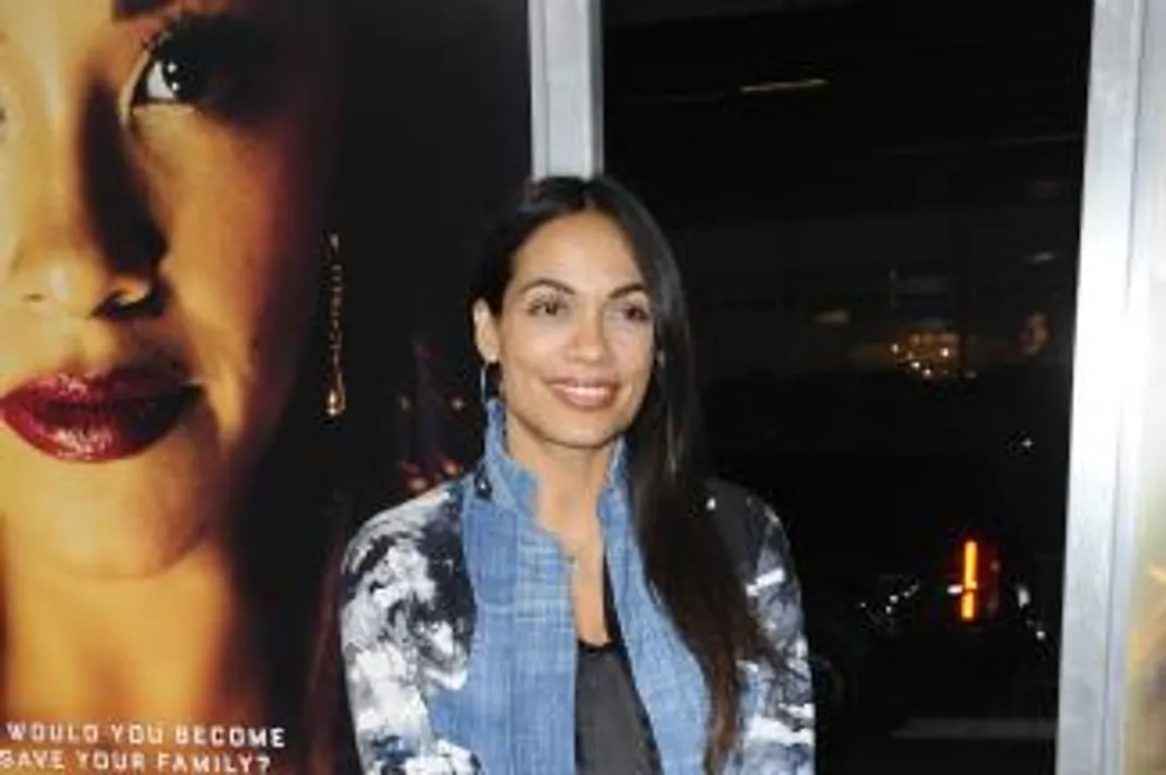 wenn_stephaniebeatriz_073118-1800x1200-325x216.jpg