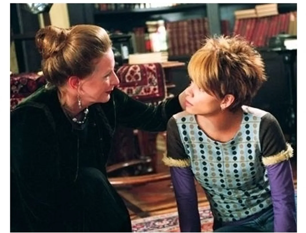 'Catwoman ' Movie Still: Frances Conroy and Halle Berry "Catwoman " Movie Still: Frances Conroy and Halle Berry