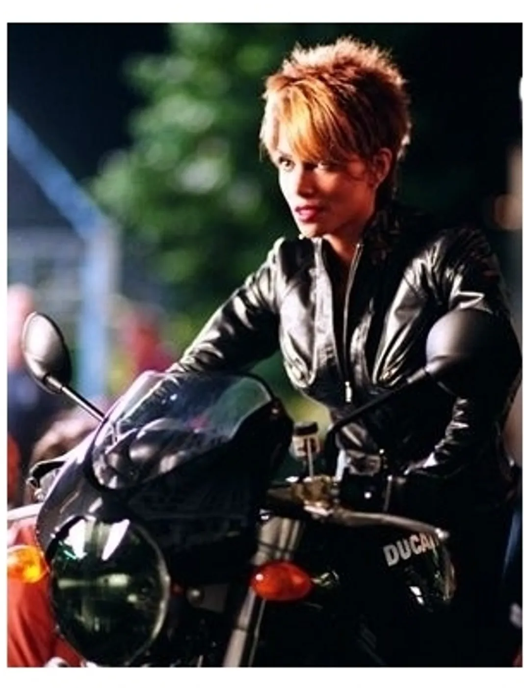'Catwoman' Movie Still: Halle Berry "Catwoman" Movie Still: Halle Berry