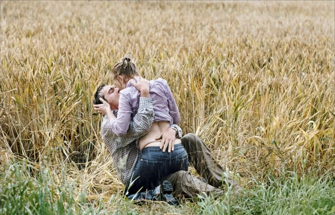 Pictures of people having sex in the rain