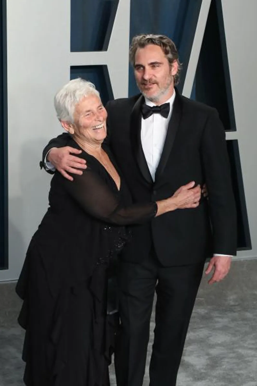 Stars hit the Red Carpet at the Vanity Fair OSCARS® Party